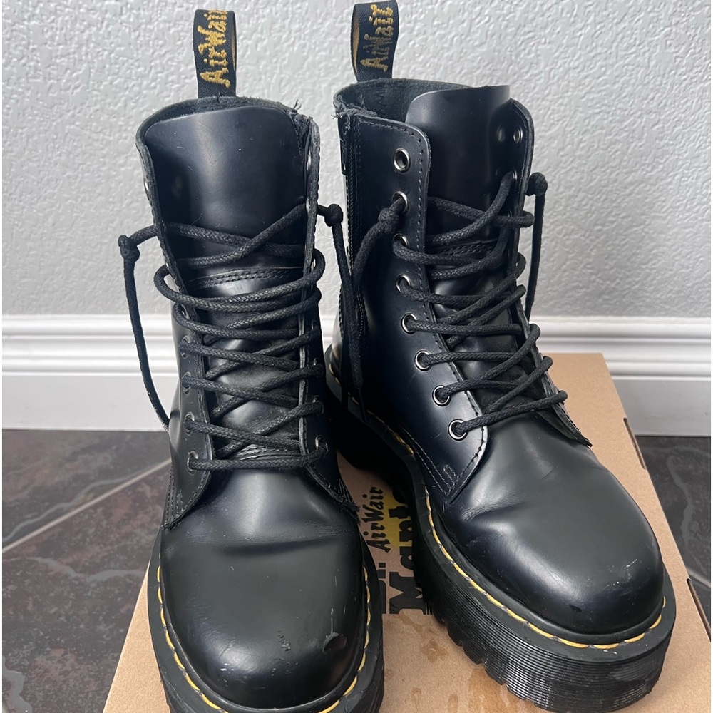 USED GENDER INCLUSIVE BLACK JADON DOC MARTENS.  WOMENS SIZE 7 / MENS SIZ…
